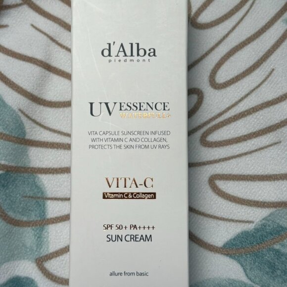 d'Alba UV Essence Waterfull Sun Cream |  SPF50+ PA++++ - Picture 2 of 8